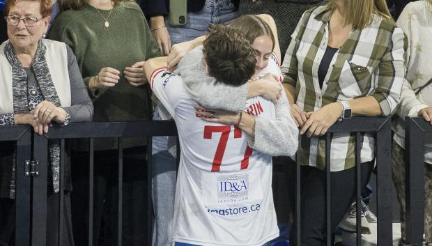 Pablo Urdangarín and Johanna Zott during a handball match in Barcelona. November 23 2024