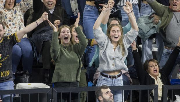 Johanna Zott en  Barcelona. este fin de semana animando a su novio.