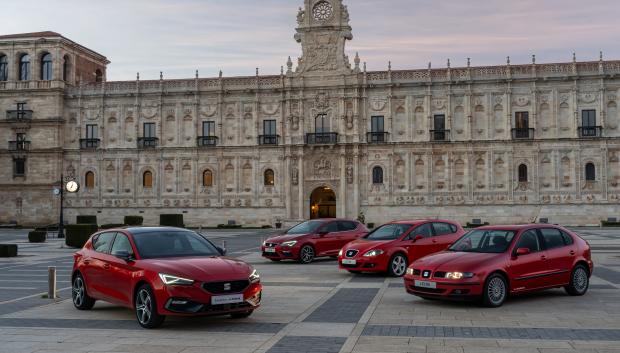 Seat Leon, las cuatro generaciones en la plaza  de San Marcos (1)