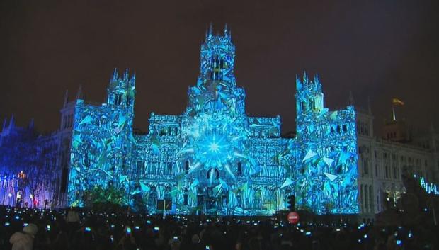 Palacio de Cibeles iluminado en Navidad