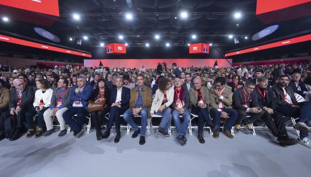 Pedro Sánchez y el resto de la primera línea del 41º Congreso Federal del PSOE