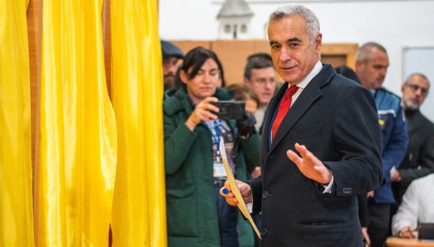 Romania's presidential candidate Calin Georgescu gestures as he votes during parliamentary elections at a polling station in Mogosoaia, near Bucharest on December 1, 2024. Still reeling from this week's shock developments, Romanians returned to the polls on December 1 to elect their parliament, with the far right tipped to win, potentially heralding a shift in the NATO country's foreign policy. (Photo by Mihai Barbu / AFP)