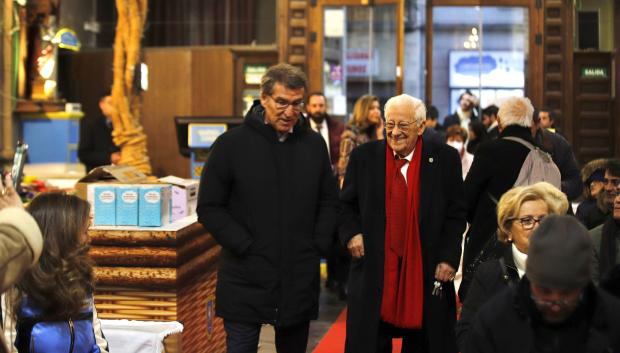 El padre Ángel con Núñez Feijóo