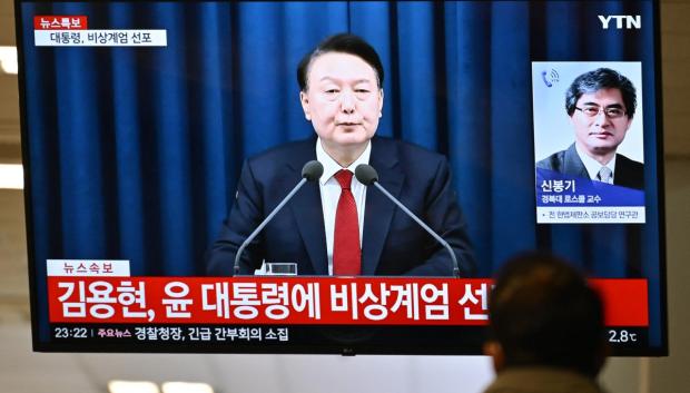 El presidente de Corea del Sur, Yoon Suk-yeol, durante el anuncio de la ley marcial