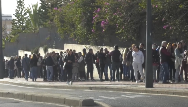 La organización ofrecía entrada y transporte gratis a los afectados