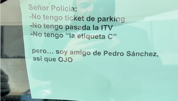 La primera de las notas solo es superada por la que lleva en la ventanilla trasera