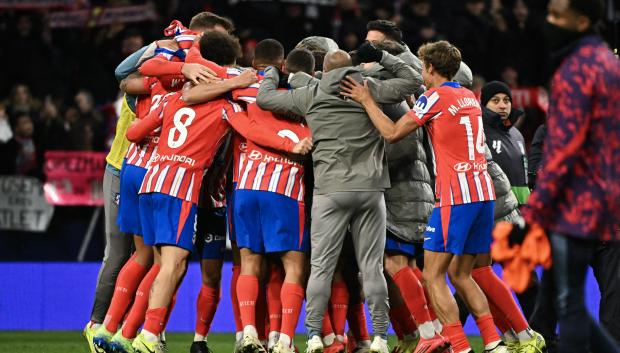 El Atlético de Madrid festeja su victoria ante el Sevilla