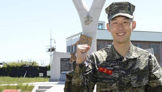 Son Heung-Min durante la realización de su servicio militar