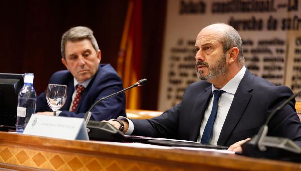 El presidente de Impulso Ciudadano, José Domingo, junto al presidente del Senado, Pedro Rollán
