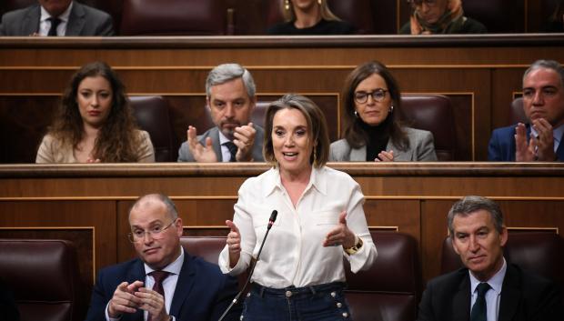 La secretaria general del PP, Cuca Gamarra, interviene durante una sesión de control al Gobierno en el Congreso de los Diputados, a 11 de diciembre de 2024, en Madrid (España). El PP encara la sesión de control al Gobierno de hoy en el Congreso como un nuevo examen al Ejecutivo sobre la corrupción, que volverá a centrar las preguntas del primer partido de la oposición esta vez tras las nuevas revelaciones del empresario Víctor de Aldama, presunto conseguidor de la trama Koldo, que ha señalado a varios miembros del Ejecutivo.

Fernando Sánchez / Europa Press
11 DICIEMBRE 2024;GOBIERNO;PLENO;CONGRESO;CORRUPCION
11/12/2024