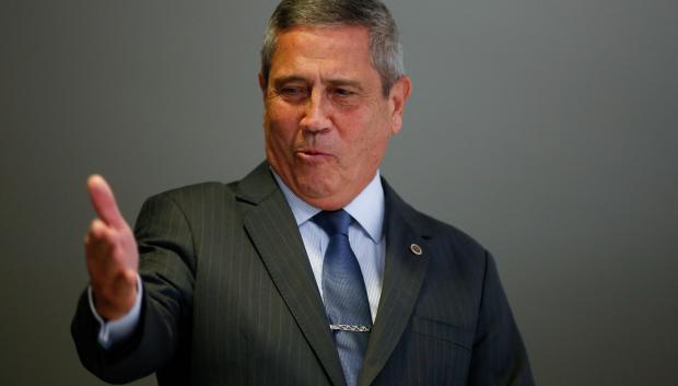 (FILES) Brazilian former Defense Minister (2021-2022) Walter Souza Braga Netto gestures during a ceremony in which Brazil's President Jair Bolsonaro announced new measures for the Entrepreneurial Brazil credit program at the Planalto Palace in Brasilia, on May 25, 2022. Brazilian authorities on December 14, 2024 arrested former defense minister Braga Netto, a close ally of far-right ex-president Jair Bolsonaro, as part of an investigation into an alleged coup plot, a police source told AFP. (Photo by Sergio Lima / AFP)