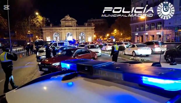 Control de alcoholemia en la Puerta de Alcalá - Policía Municipal