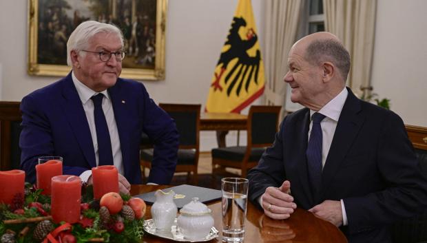 Scholz junto con el presidente Steinmeier