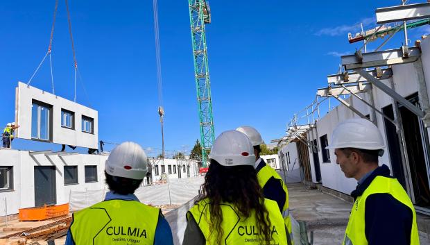 (Foto de ARCHIVO)
El Alcalde De Pinto Y La Concejal De Vivienda Y Servicios A La Ciudad Visitan El Buen Ritmo De Las Obras Del Plan Vive

REMITIDA / HANDOUT por AYUNTAMIENTO DE PINTO
Fotografía remitida a medios de comunicación exclusivamente para ilustrar la noticia a la que hace referencia la imagen, y citando la procedencia de la imagen en la firma
11/10/2024