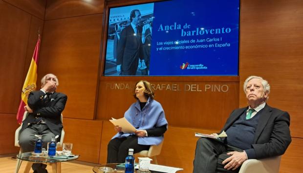 Carlos Espinosa de los Monteros, Elena San Román y Miguel Ángel Aguilar, en la presentación del libro