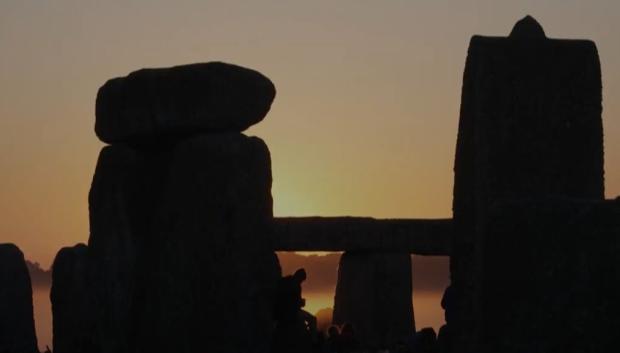 Amanecer en Stonehenge