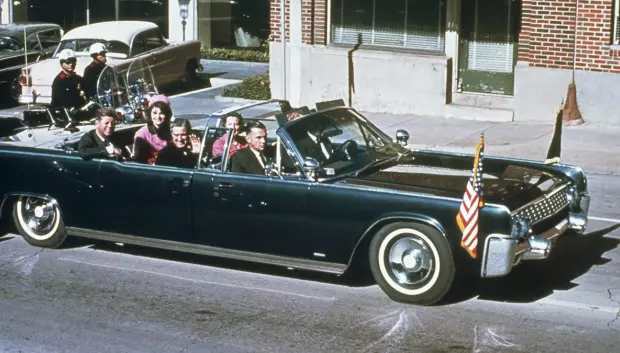 El mismo coche en el que asesinaron a Kennedy pero en otro color