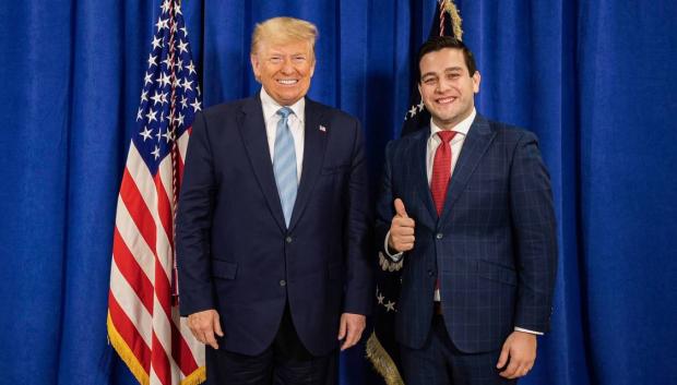 Kevin Marino Cabrera, junto al presidente electo Donald Trump