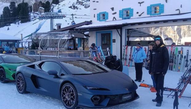 Los Lamborghini en el refugio de esquiadores