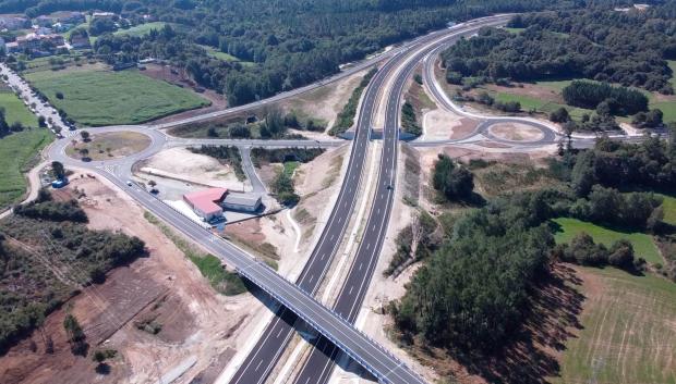 Vista aérea de la A-56, tras su inauguración en 2020