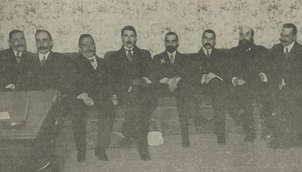 Prat de la Riba (tercero por la izqda), junto a otros político de la Lliga, en 1912