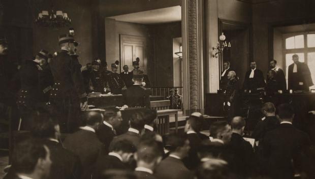 Apertura de los debates del segundo juicio del capitán Alfred Dreyfus ante el consejo de guerra de Rennes en agosto de 1899