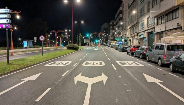 La confusa señalización del paseo marítimo de La Coruña, fotografiada a principios de noviembre