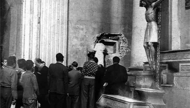 Exhumación de los restos de Hernán Cortés en 1946