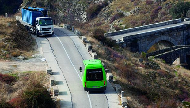 Las carreteras más estrechas de lo normal deberían ser de un solo sentido