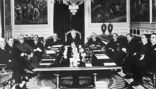 Gabinete del gobierno de Azaña, fotografiado en 1936