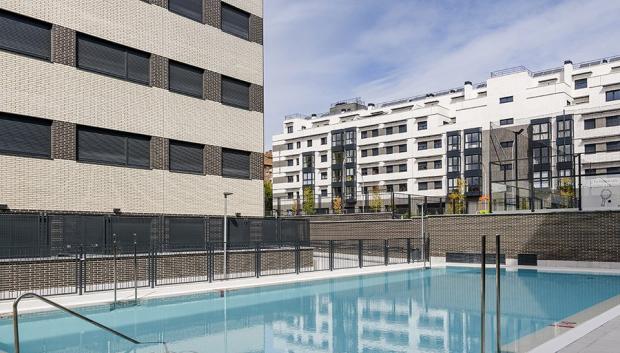 Reportaje sobre la macrokupación del edificio ubicado en la calle Excelente 6 del barrio madrileño de Carabanchel