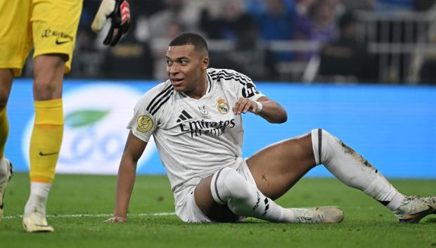 Kylian Mbappé se lamenta de una ocasión fallada