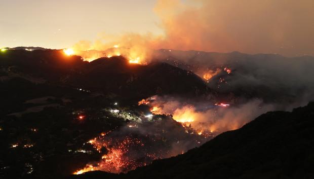 Un nuevo incendio estalla en el norte de Los Ángeles