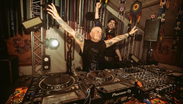 DJ Pharma, durante una fiesta en Formentera