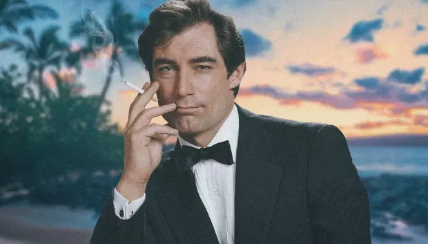 Timothy Dalton, como James Bond