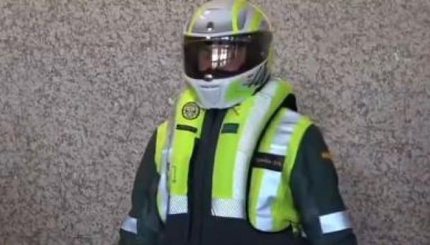 Pese al anuncio de hace unos meses de la DGT, los agentes siguen sin chaleco con airbag