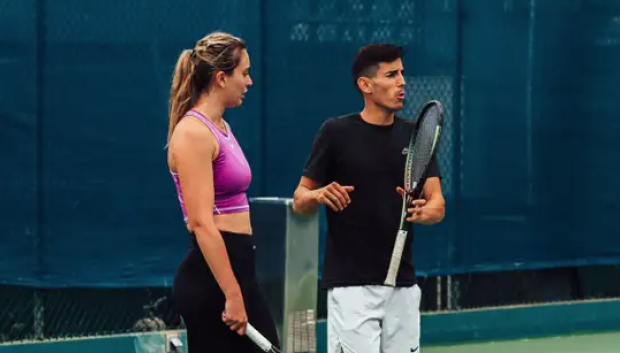 Paula Badosa y Pol Toledo en un entrenamiento