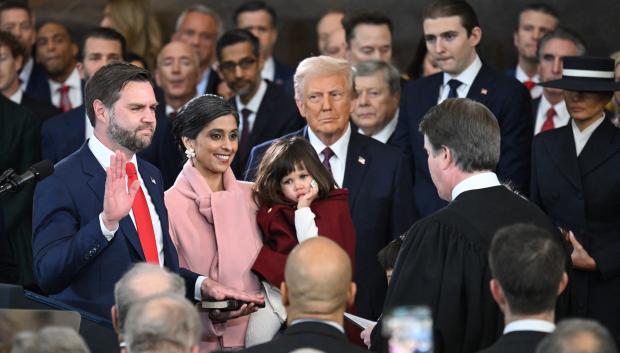 J.D. Vance presta juramento como vicepresidente de Estados Unidos en la Rotonda del Capitolio de Estados Unidos en Washington