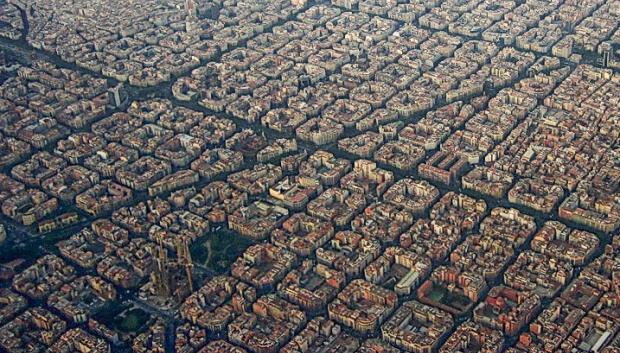 Fotografía aérea del Eixample, en la que se ve el característico trazado de Cerdà