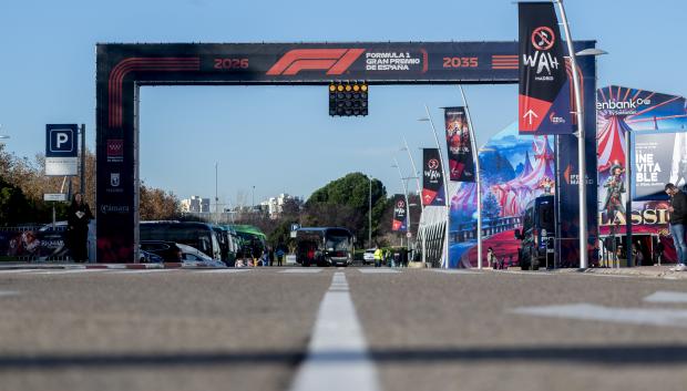 (Foto de ARCHIVO)
Arco de salida que tendrá el Gran Premio de España de Fórmula 1, en IFEMA Madrid, a 5 de diciembre de 2024, en Madrid (España). Madrid organizará el Gran Premio de España de Fórmula 1 desde 2026 y hasta 2035, por lo que el Mundial de la mayor competición del automovilismo volverá a la capital española más de 40 años después. El anteproyecto del concepto del circuito contará con una longitud de 5,474 km, 20 curvas y una vuelta de clasificación de 1 minuto y 32 segundos. El trazado utilizará los viales de IFEMA Madrid, tanto del recinto actual como los futuros de la parcela de Valdebebas.

Alberto Ortega / Europa Press
05 DICIEMBRE 2024;IFEMA;FÓRMULA 1;F1;MADRID;COMPETICIÓN;CARRERAS;COCHES;
05/12/2024