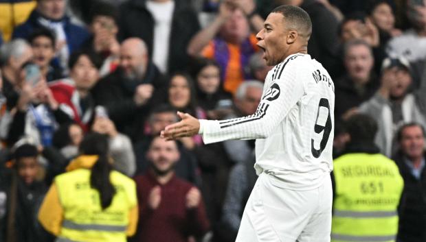 Mbappé celebra un gol en el Bernabéu