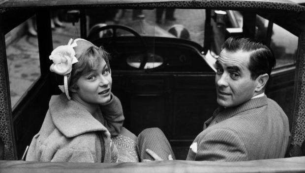 Tyrone Power y Danik Patisson, en el rodaje de la película Fiesta