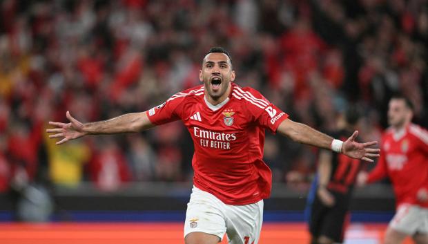 Vangelis Pavlidis celebra uno de sus goles ante el Barcelona