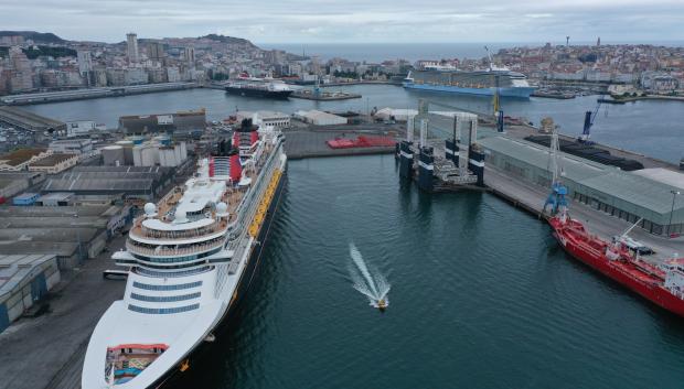 Muelles de San Diego y del Centenario, en el puerto de La Coruña