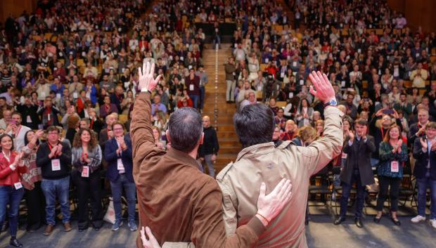Pedro Sánchez y Óscar López en la clausura del Congreso del PSOE-M
