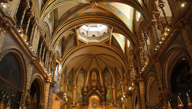 Interior de la basílica del monasterio de Montserrat