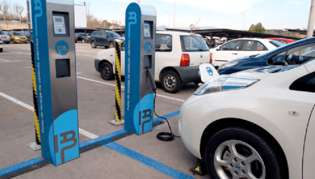 Conviene desconfiar de los cargadores públicos