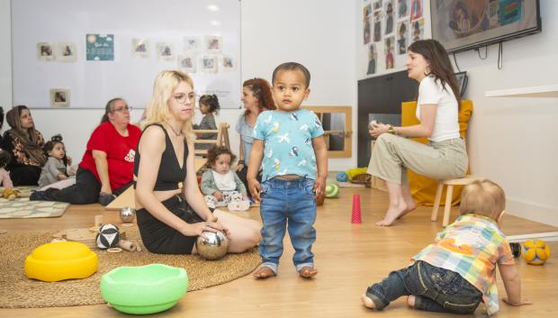 El proyecto Espacios Familiares 0-3 acompaña a familias en situación de vulnerabilidad con hijos de 0 a 3 años