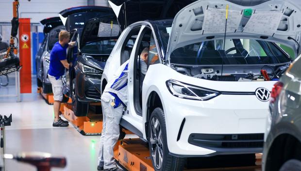 La llegada del coche eléctrico se ha convertido en una pesadilla para las marcas