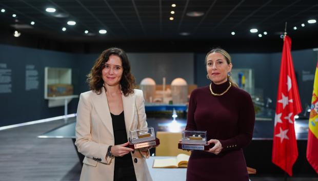 Isabel Díaz Ayuso y María Guardiola en la central nuclear de Almaraz